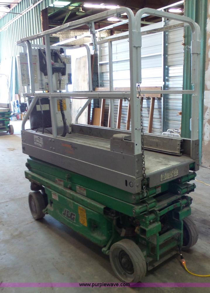 image for item L6068 2005 JLG 1930ES scissor lift