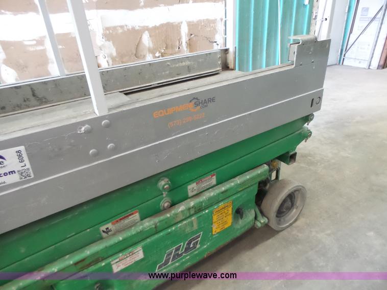 image for item L6068 2005 JLG 1930ES scissor lift