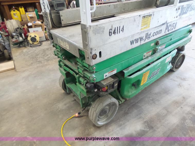 image for item L6068 2005 JLG 1930ES scissor lift