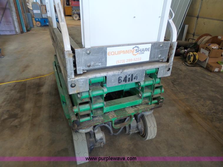 image for item L6068 2005 JLG 1930ES scissor lift