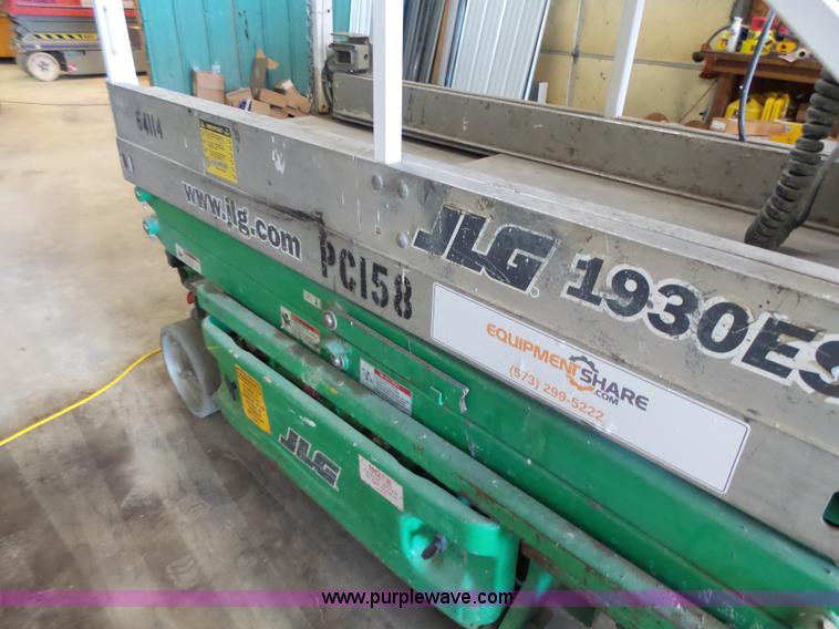 image for item L6068 2005 JLG 1930ES scissor lift