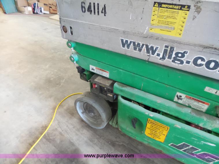 image for item L6068 2005 JLG 1930ES scissor lift
