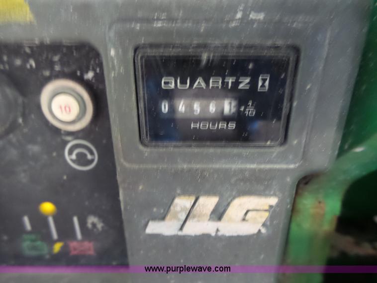 image for item L6068 2005 JLG 1930ES scissor lift