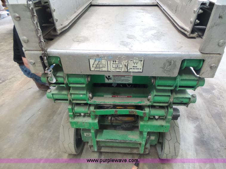 image for item L6068 2005 JLG 1930ES scissor lift