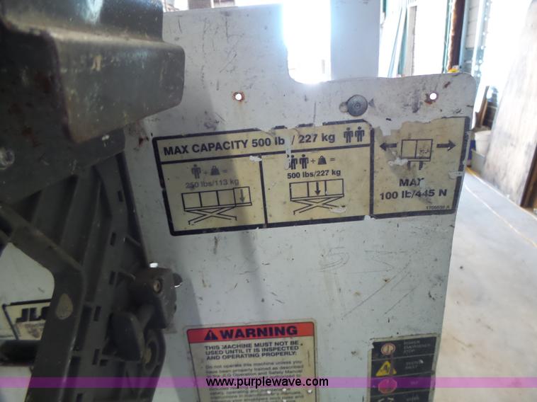 image for item L6068 2005 JLG 1930ES scissor lift