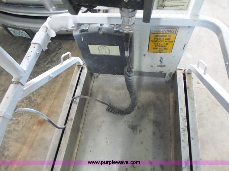 image for item L6068 2005 JLG 1930ES scissor lift