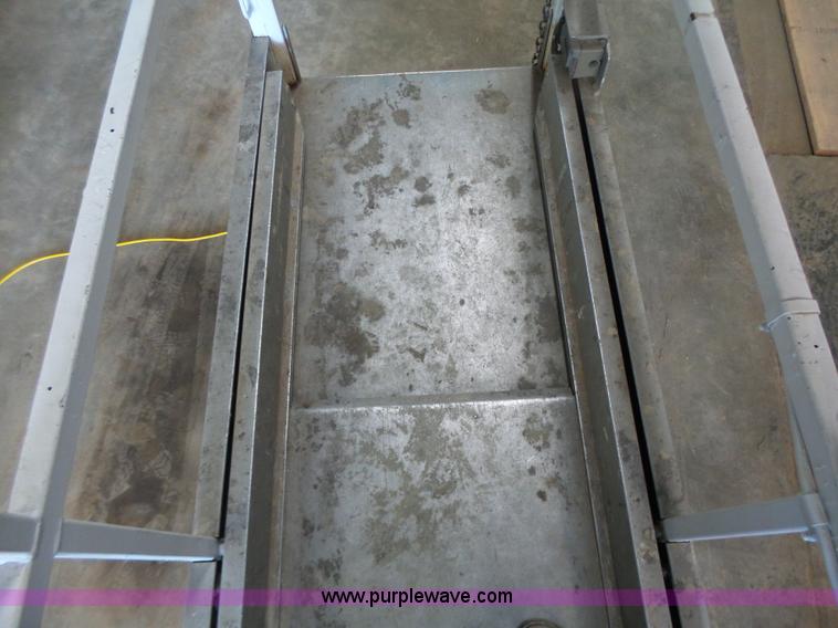 image for item L6068 2005 JLG 1930ES scissor lift