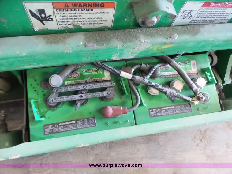 image for item L6068 2005 JLG 1930ES scissor lift