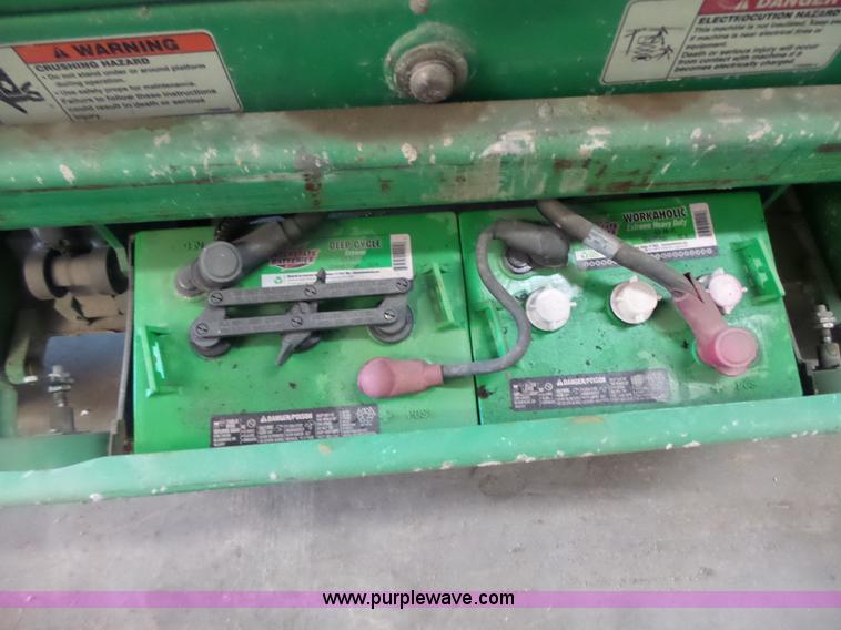 image for item L6068 2005 JLG 1930ES scissor lift