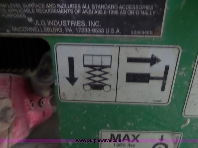 image for item L6068 2005 JLG 1930ES scissor lift