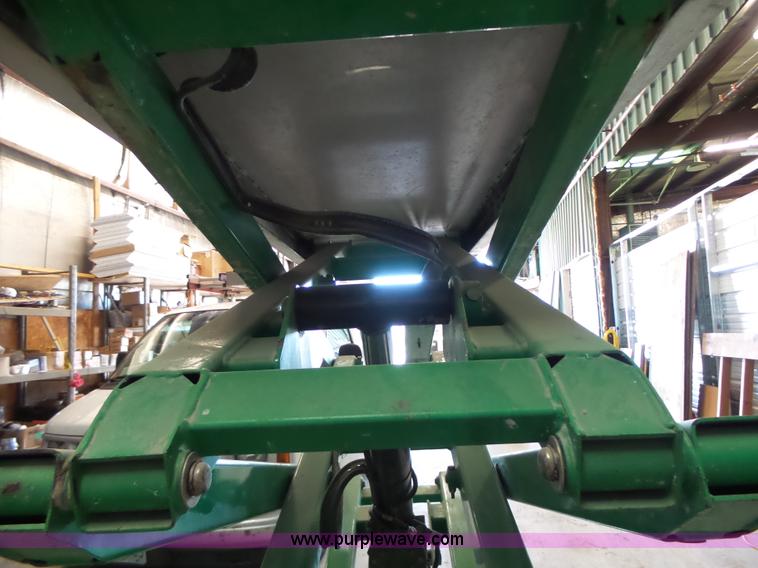 image for item L6068 2005 JLG 1930ES scissor lift