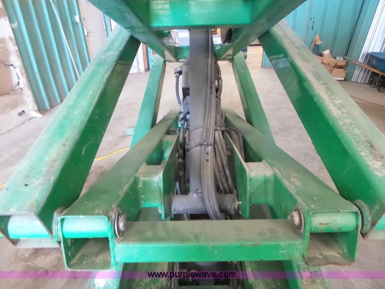 image for item L6068 2005 JLG 1930ES scissor lift