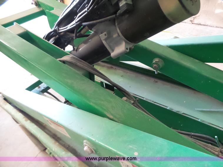 image for item L6068 2005 JLG 1930ES scissor lift