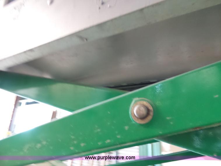 image for item L6068 2005 JLG 1930ES scissor lift