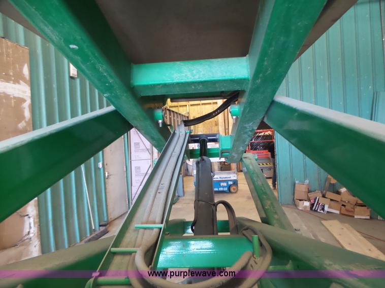 image for item L6068 2005 JLG 1930ES scissor lift