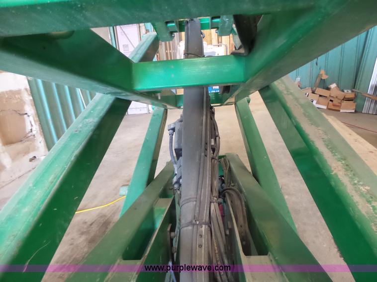 image for item L6068 2005 JLG 1930ES scissor lift