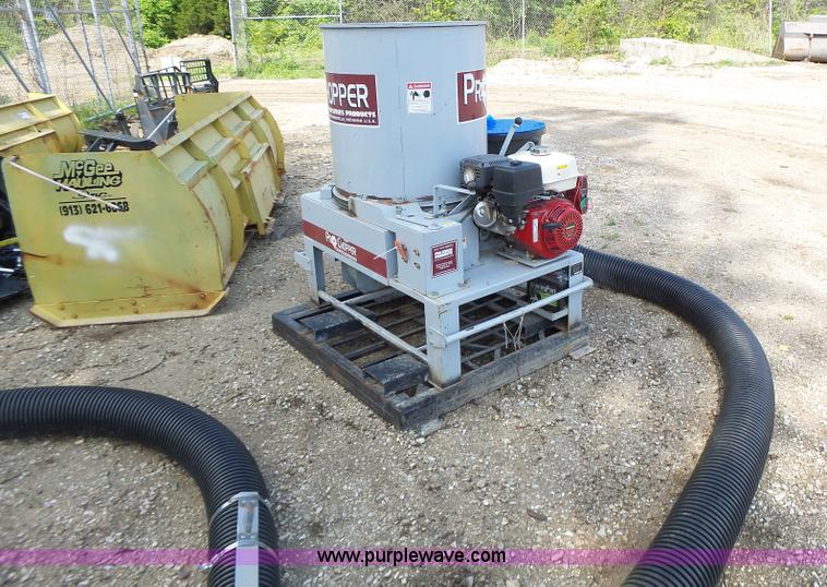 Pro Chopper straw blower in Columbia, MO Item L6071 sold Purple Wave