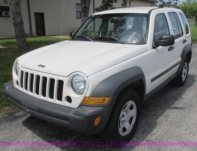 image for item L6073 2006 Jeep Liberty SUV