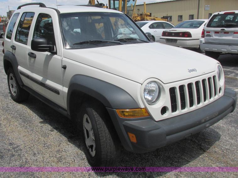 image for item L6073 2006 Jeep Liberty SUV