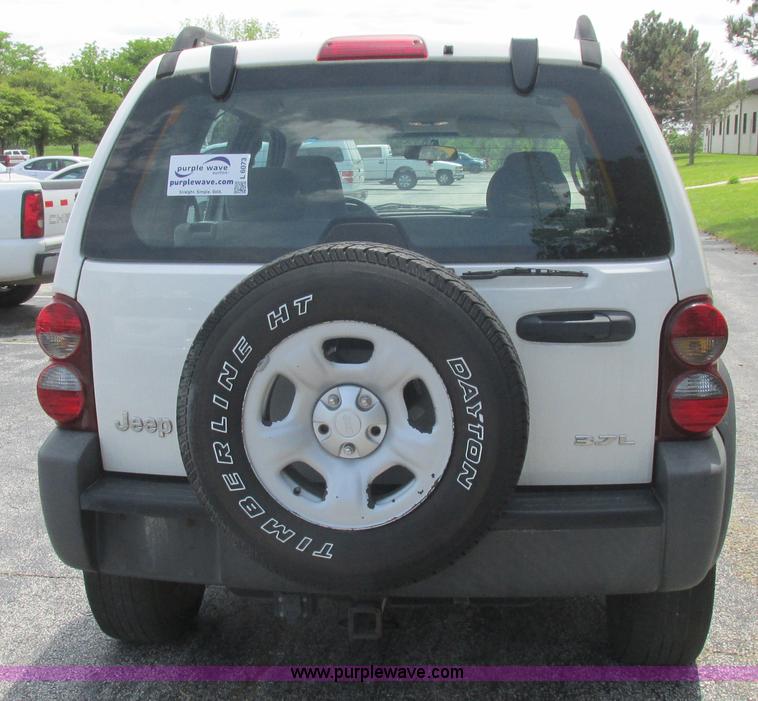 image for item L6073 2006 Jeep Liberty SUV