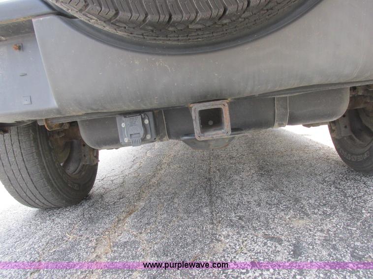 image for item L6073 2006 Jeep Liberty SUV