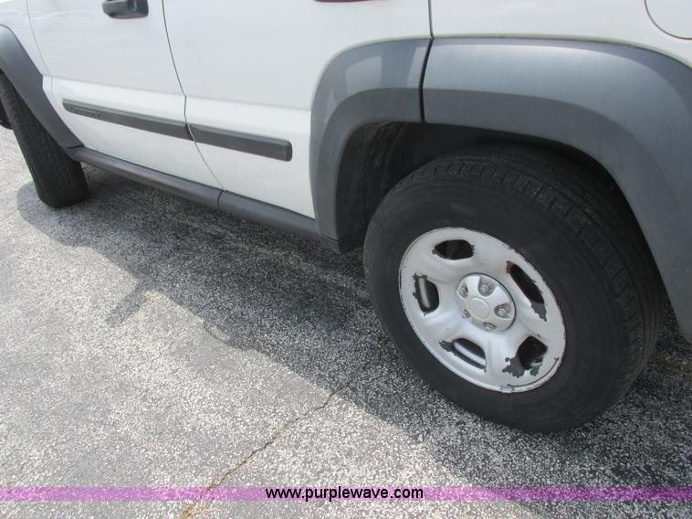 image for item L6073 2006 Jeep Liberty SUV