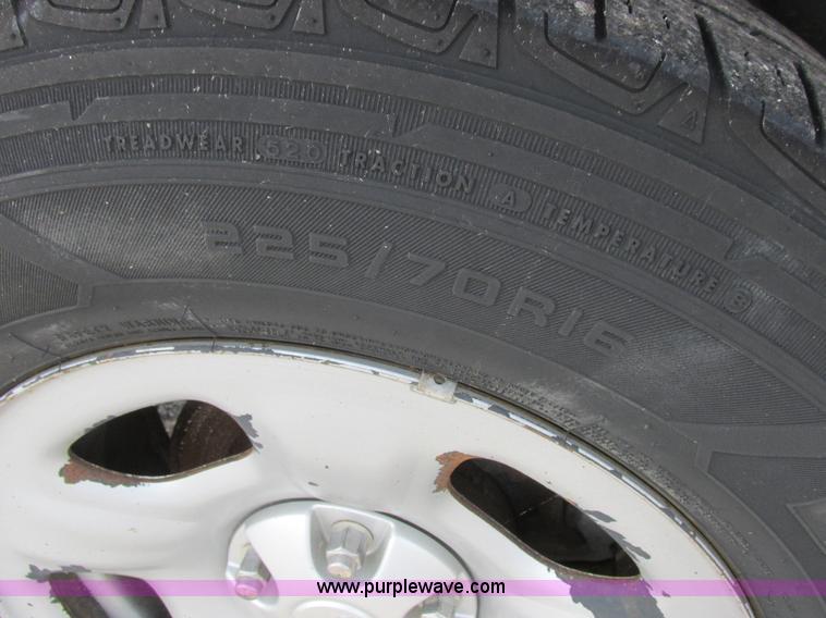 image for item L6073 2006 Jeep Liberty SUV