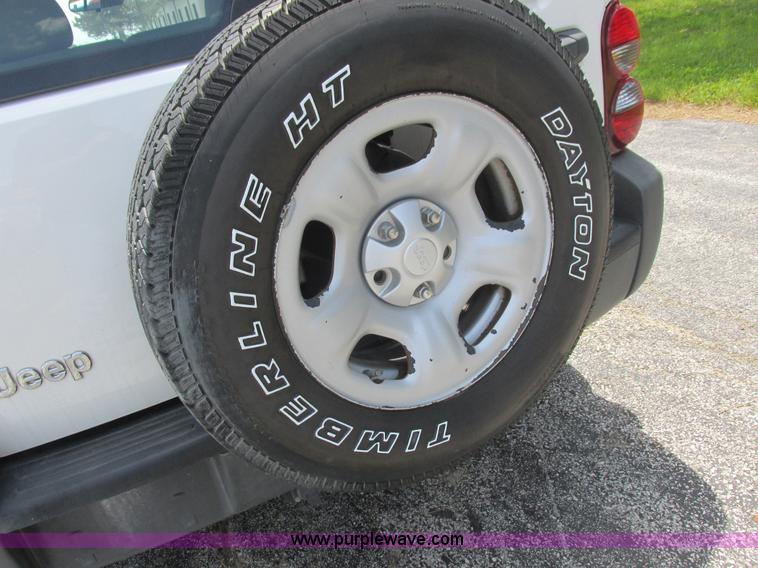 image for item L6073 2006 Jeep Liberty SUV