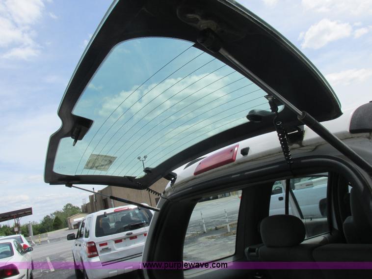 image for item L6073 2006 Jeep Liberty SUV