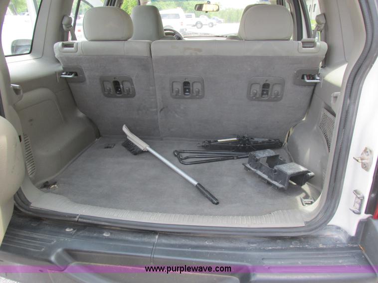 image for item L6073 2006 Jeep Liberty SUV