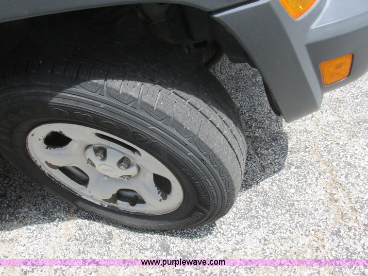 image for item L6073 2006 Jeep Liberty SUV