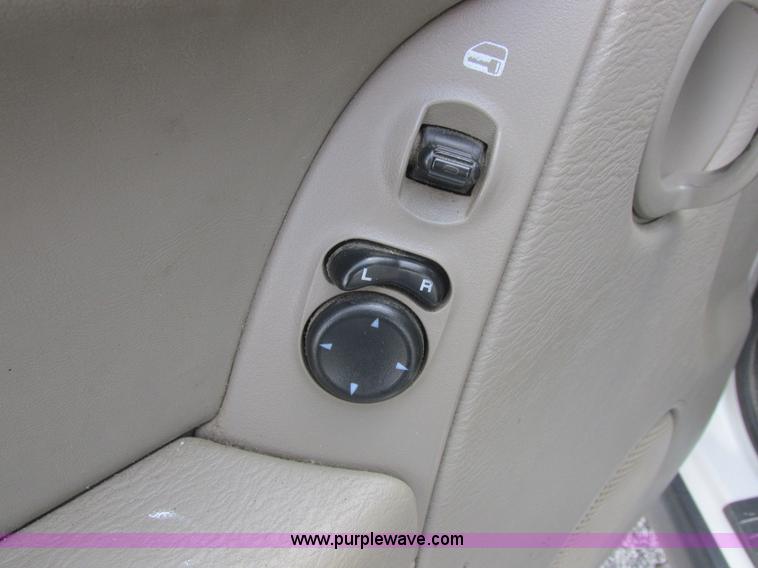image for item L6073 2006 Jeep Liberty SUV