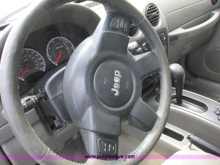 image for item L6073 2006 Jeep Liberty SUV