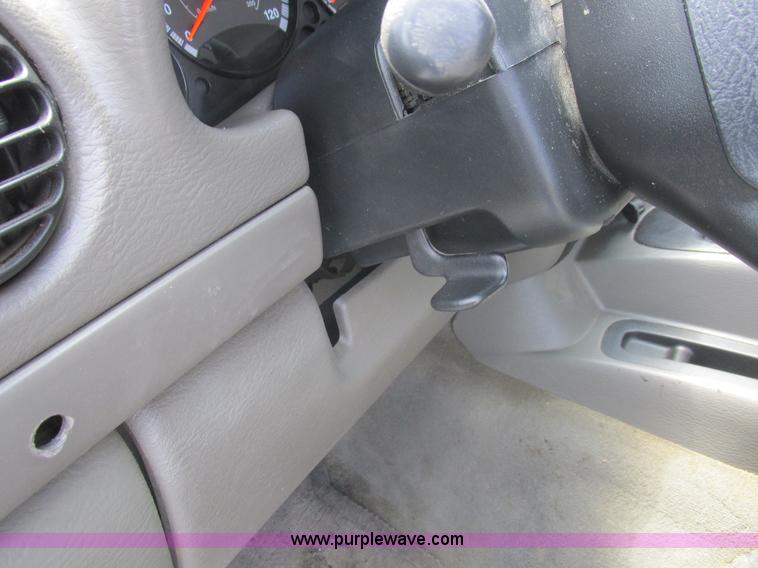 image for item L6073 2006 Jeep Liberty SUV