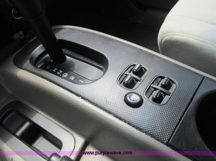 image for item L6073 2006 Jeep Liberty SUV