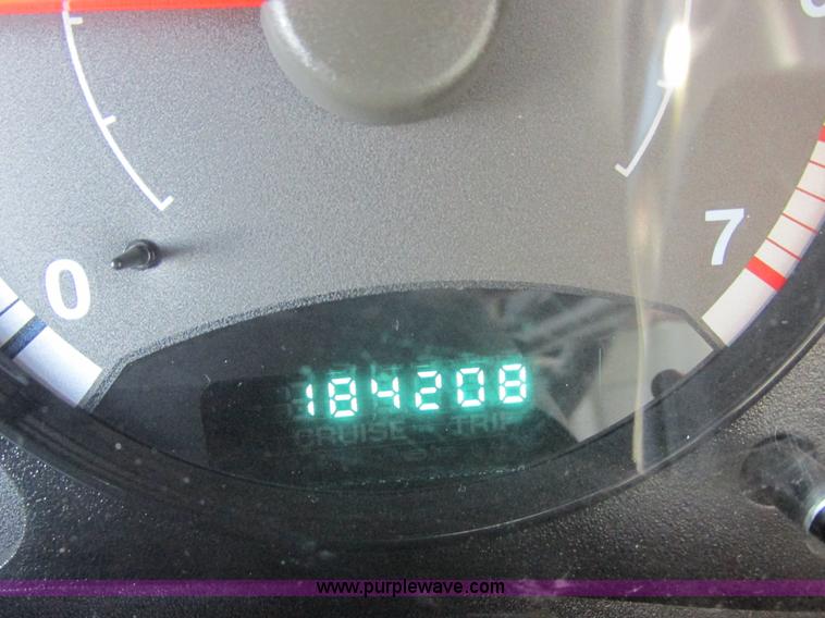 image for item L6073 2006 Jeep Liberty SUV