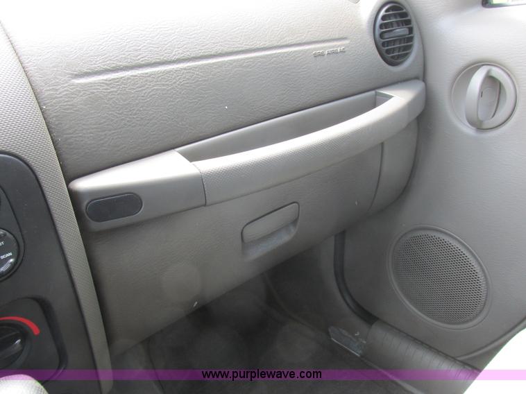 image for item L6073 2006 Jeep Liberty SUV