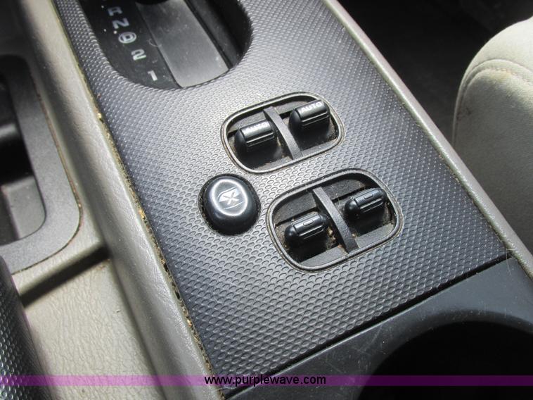 image for item L6073 2006 Jeep Liberty SUV