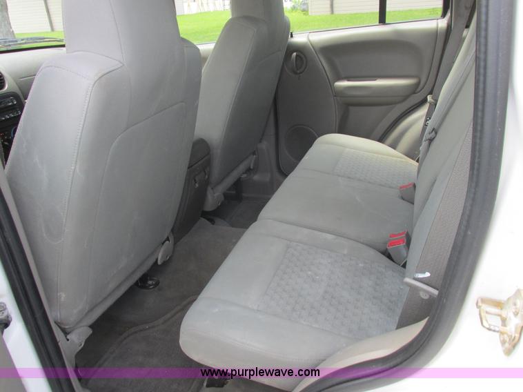 image for item L6073 2006 Jeep Liberty SUV