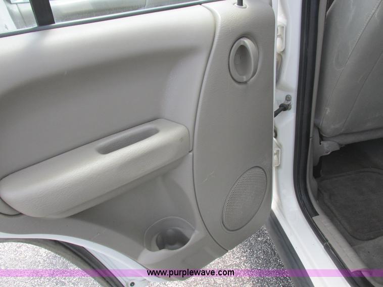 image for item L6073 2006 Jeep Liberty SUV