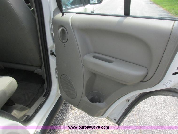 image for item L6073 2006 Jeep Liberty SUV