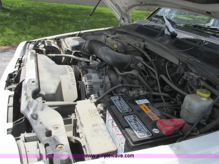 image for item L6073 2006 Jeep Liberty SUV