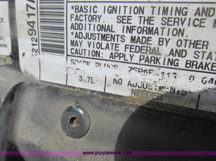 image for item L6073 2006 Jeep Liberty SUV