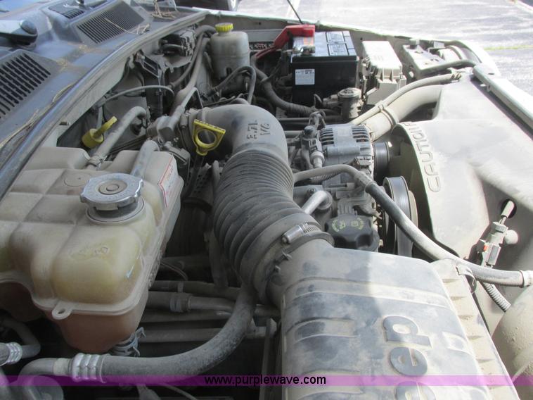 image for item L6073 2006 Jeep Liberty SUV