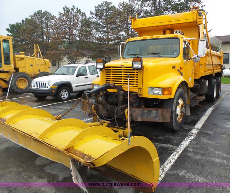 image for item L6074 2000 International F4900 dump truck