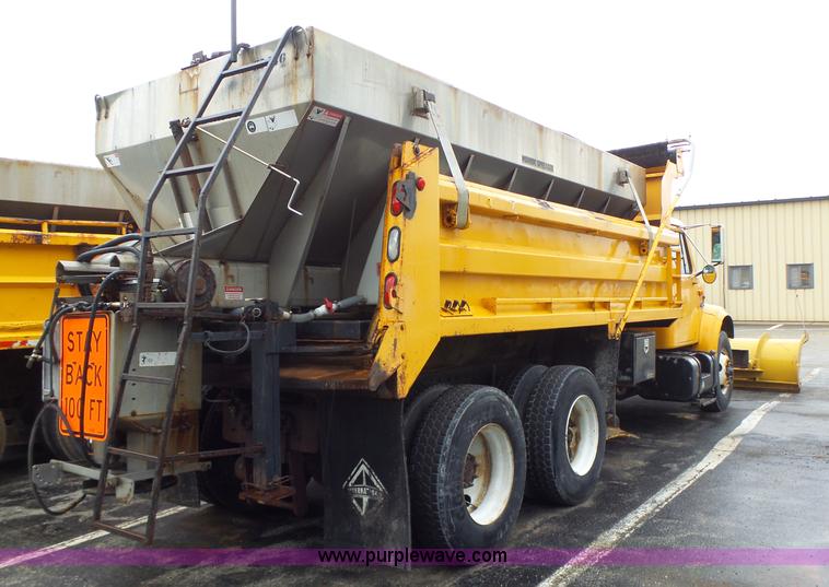 image for item L6074 2000 International F4900 dump truck