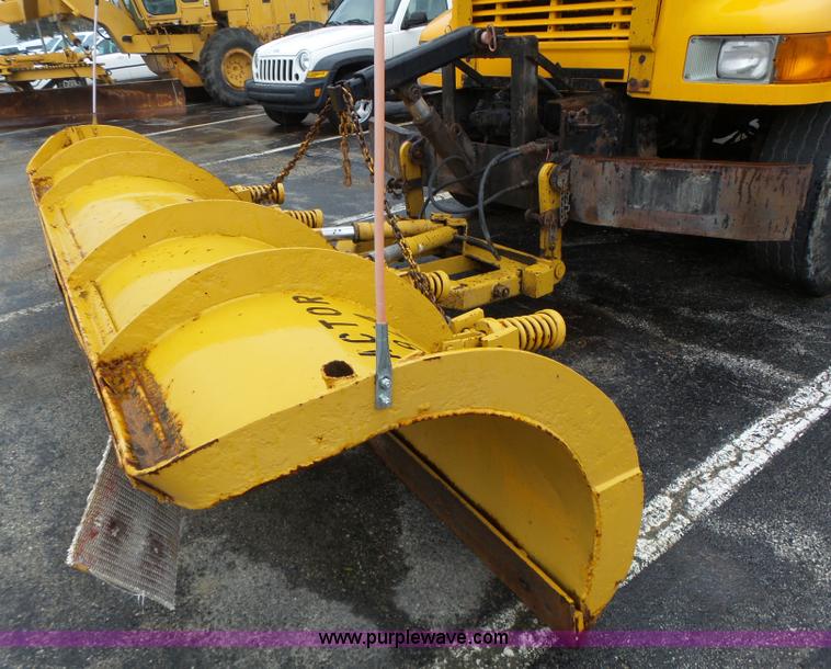 image for item L6074 2000 International F4900 dump truck