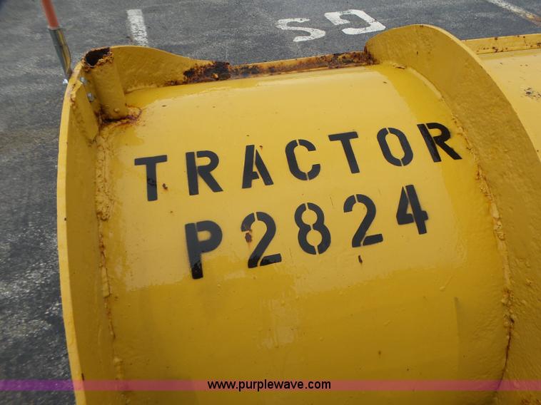 image for item L6074 2000 International F4900 dump truck