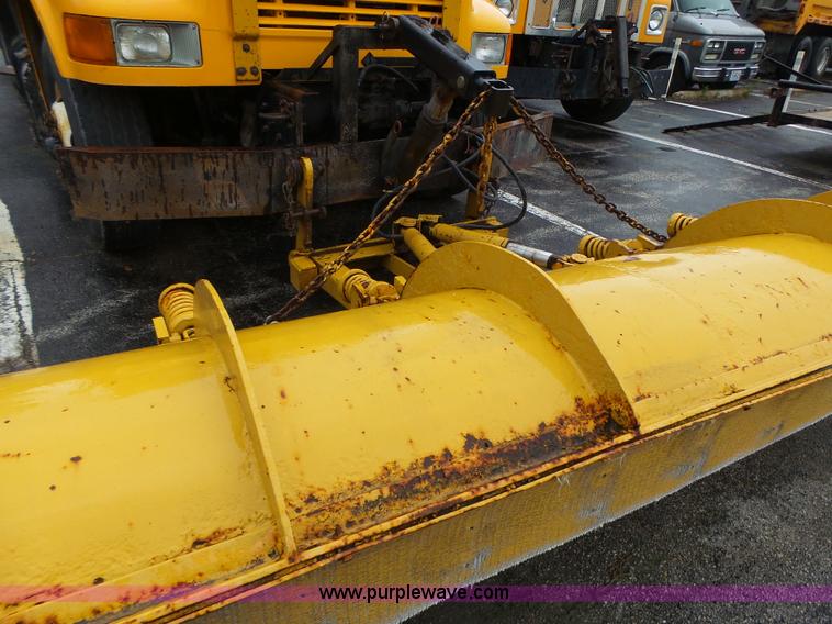 image for item L6074 2000 International F4900 dump truck