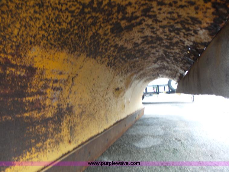 image for item L6074 2000 International F4900 dump truck